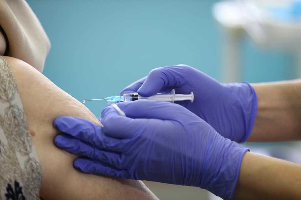 Эксперты озвучили новые данные о вакцинации беременных от ковида