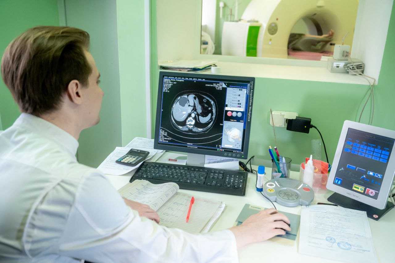 Гастроэнтеролог Анна Злаказова объяснила, чем опасны красные родинки