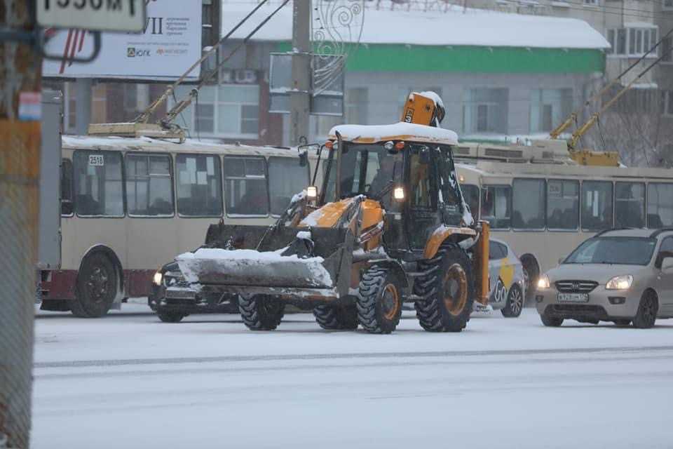 Из-за снегопада Челябинск встал в восьмибалльных пробках