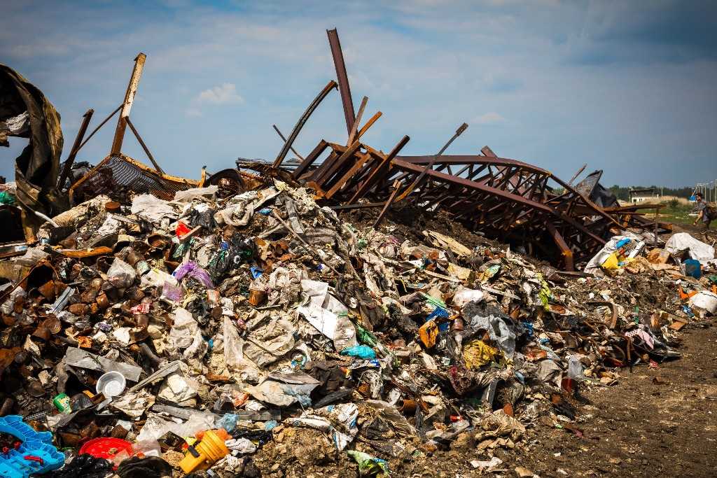Огромная свалка мусора засыпала рейтинг южноуральского мэра
