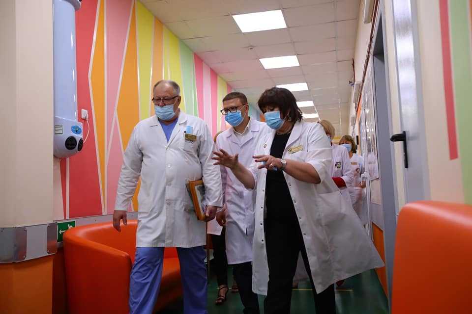Вокруг будущего корпуса детской больницы в Челябинске высадят крупномеры