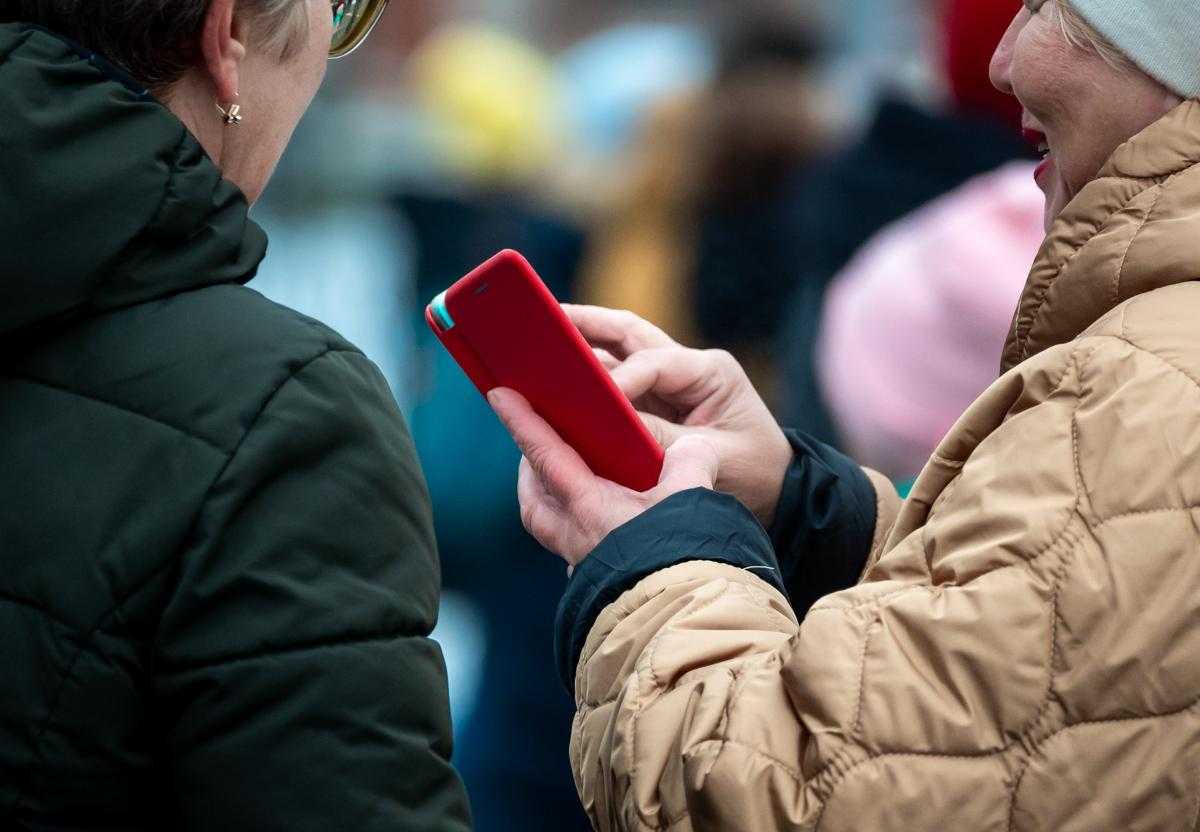 Южноуральцы могут оформить отправление посылки через национальный мессенджер