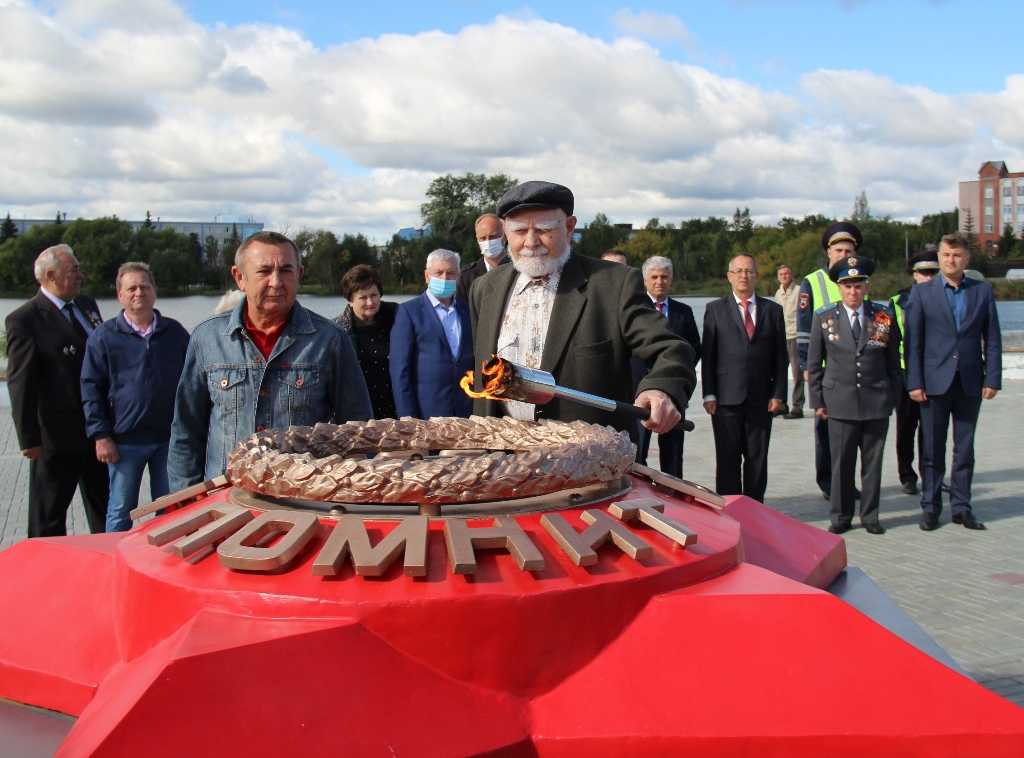 Мемориал «Вечный огонь» открылся в Каслях после реставрации
