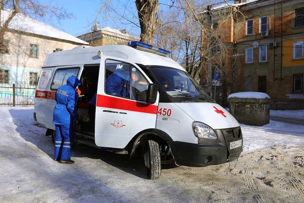 В Челябинске медики с пациентом попали в аварию