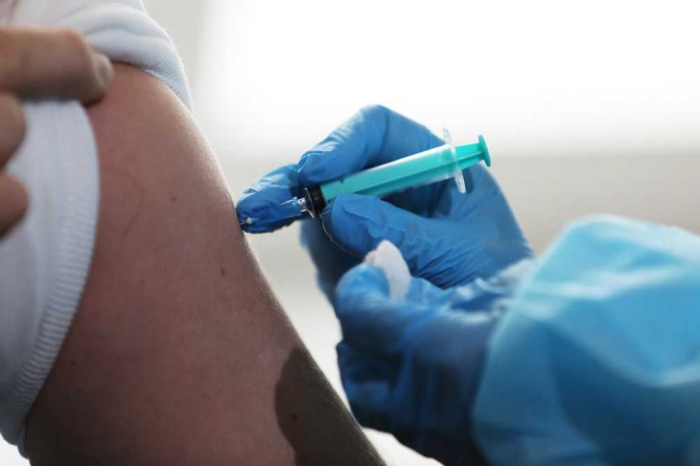 Больше половины челябинцев пока не готовы к вакцинации от ковида