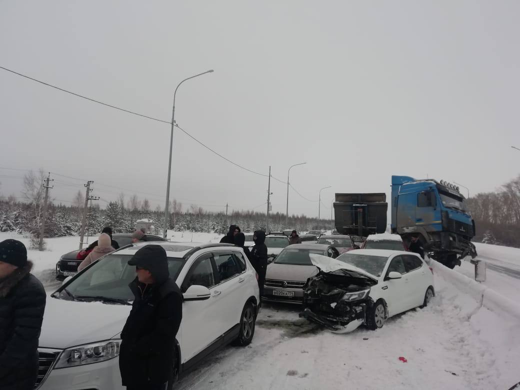 В Челябинской области на трассе столкнулись 13 автомобилей | 04.01.2024 |  Челябинск - БезФормата