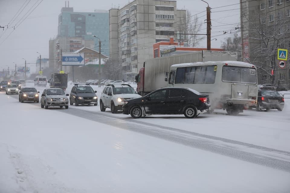  Снегопад и потепление: Челябинск снова рискует встать в пробках 
