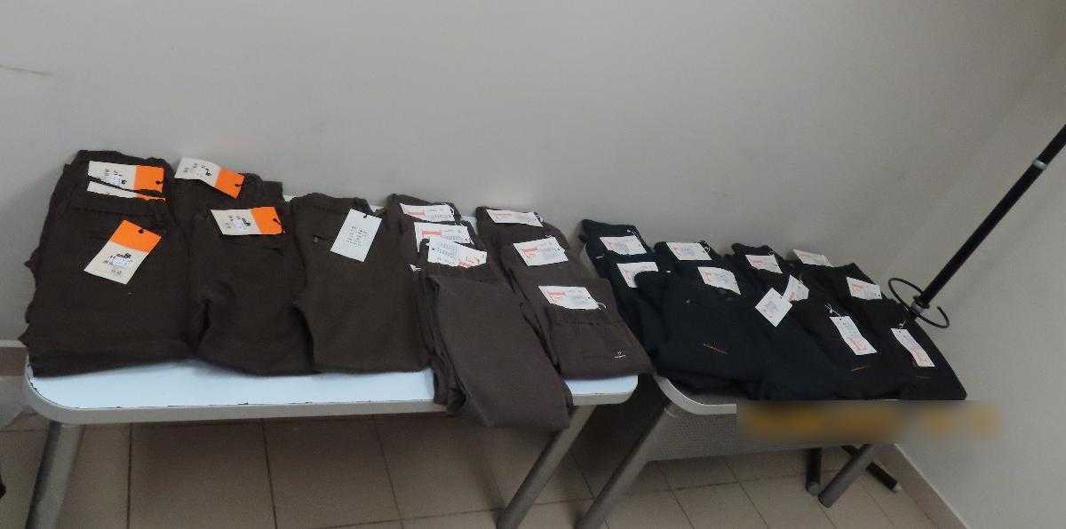 В челябинском аэропорту задержали пассажира с нелегальной одеждой из Душанбе