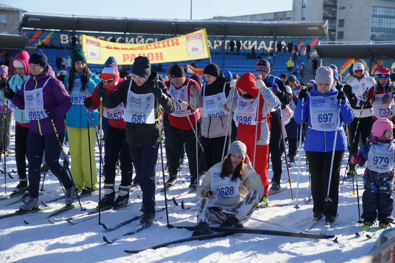 На старт «Лыжни России» в Челябинске вышло больше пяти тысяч человек