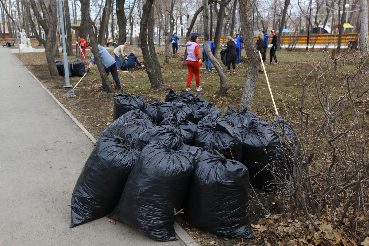 В Челябинске на субботниках собрали рекордное количество мешков с мусором