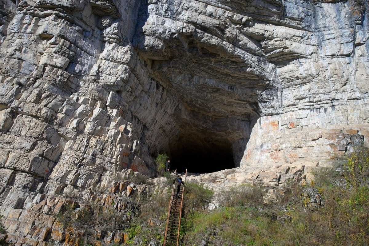 Ученый Валерий Андреев объяснил, что угрожает сохранности древних рисунков в Игнатиевской пещере