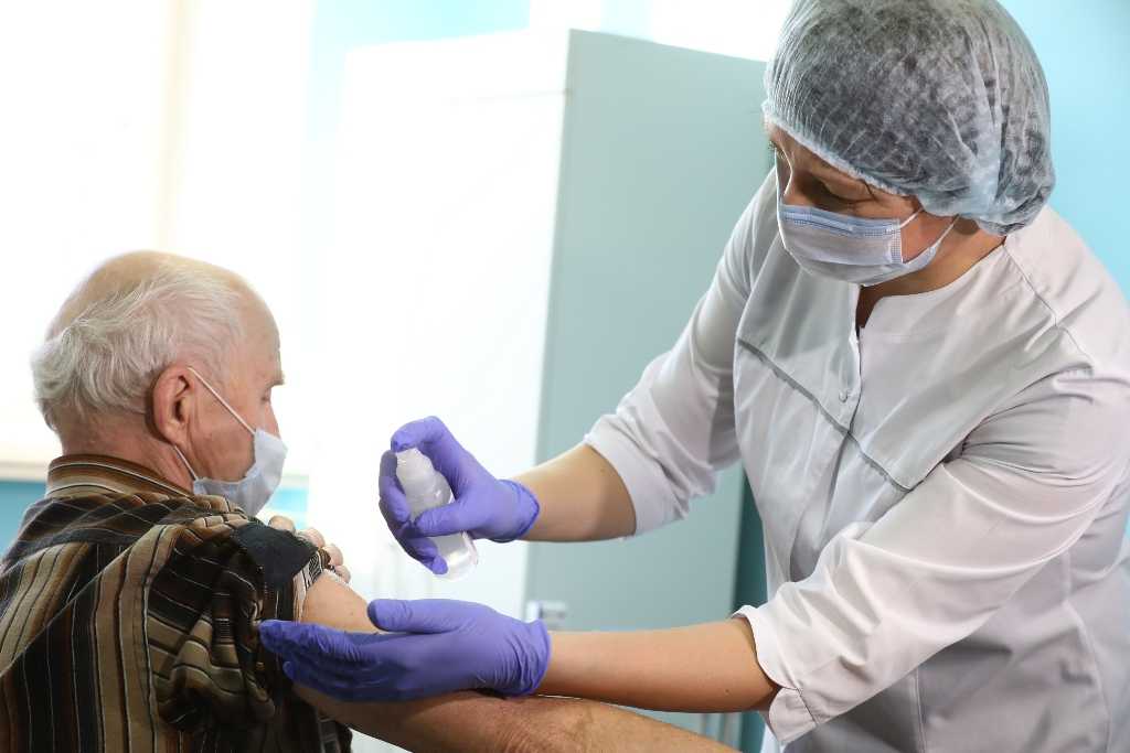 Больше тысячи южноуральцев прошли вакцинацию в мобильных пунктах за выходные