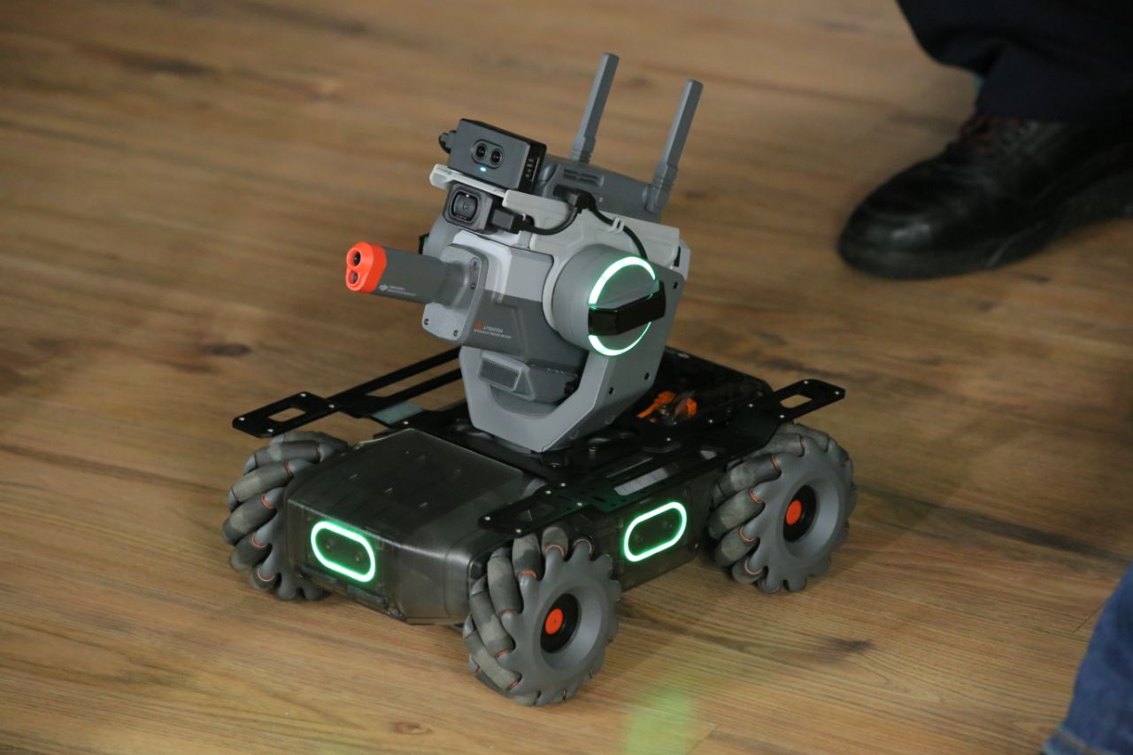 Челябинские школьники конструируют боевых роботов, которые примут участие в состязаниях в столице
