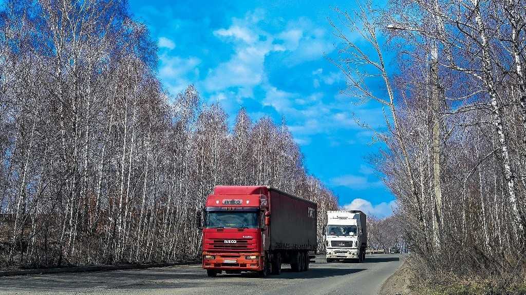 В Челябинской области на трассе М-5 столкнулись две фуры