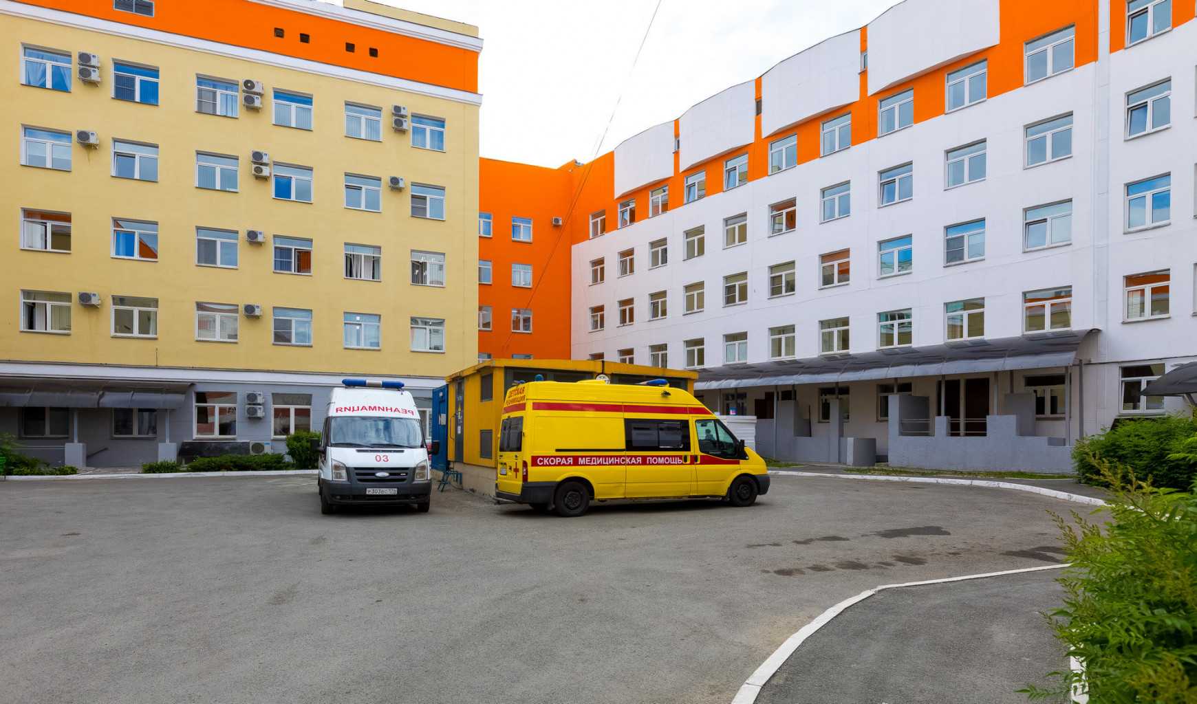 В Челябинске пожилая пациентка разбилась насмерть, выпав из окна больницы