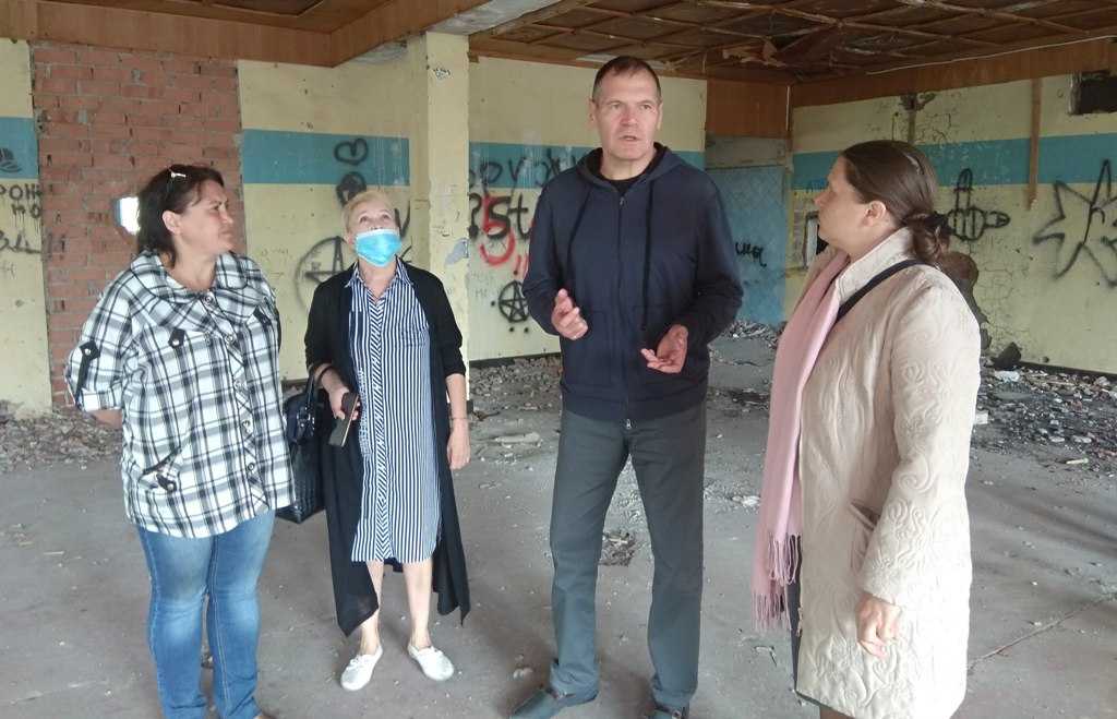 В Челябинске обезопасили бесхозное здание