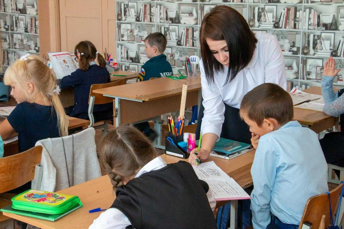 Южноуральский депутат призвала доработать норму о переподготовке учителей