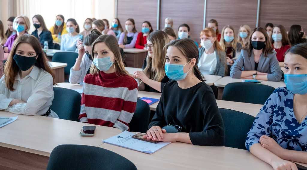В вузах Челябинской области развернут мобильные пункты вакцинации