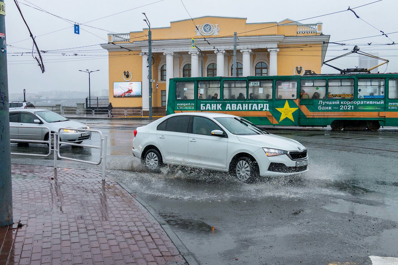 В Челябинске составят план ремонта дорог с самыми большими лужами
