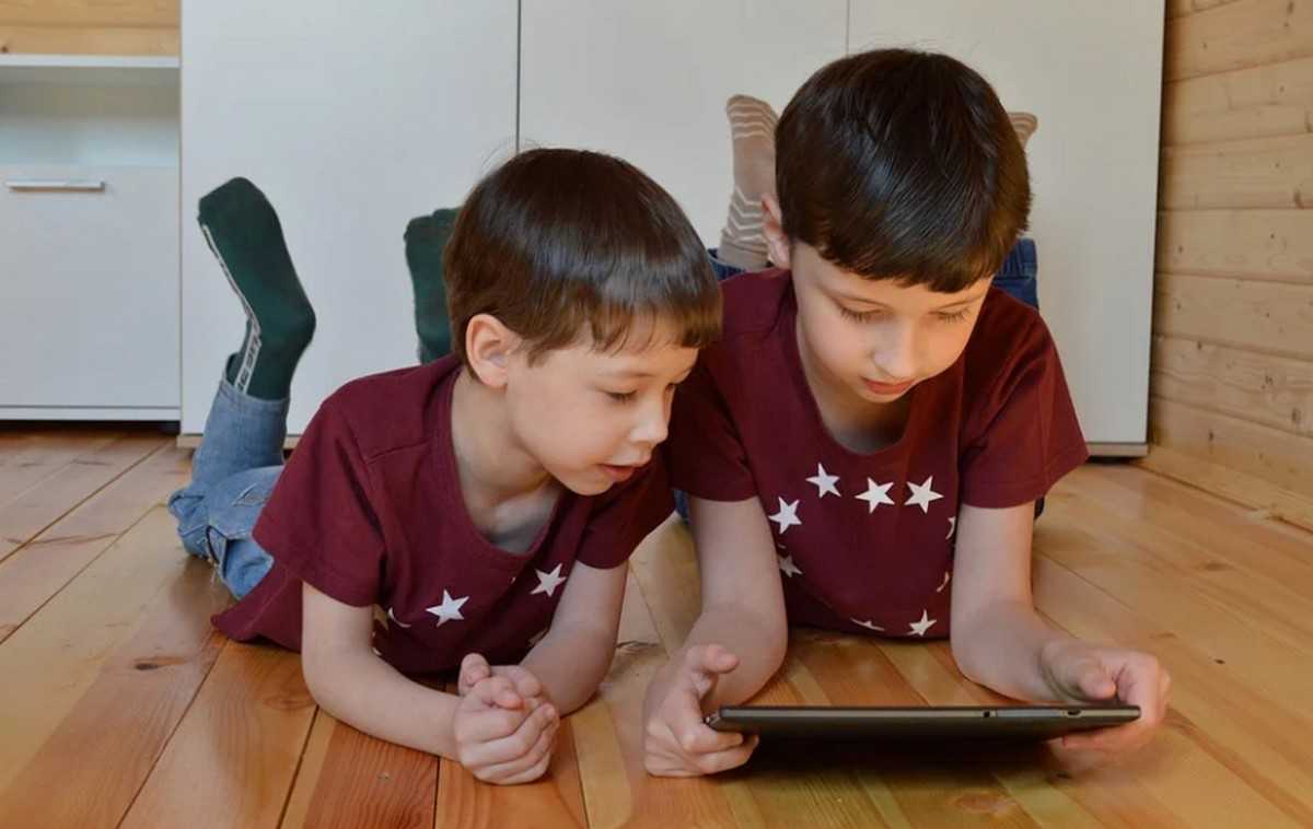 Челябинские школьники устроили онлайн флеш-моб на тему самоизоляции