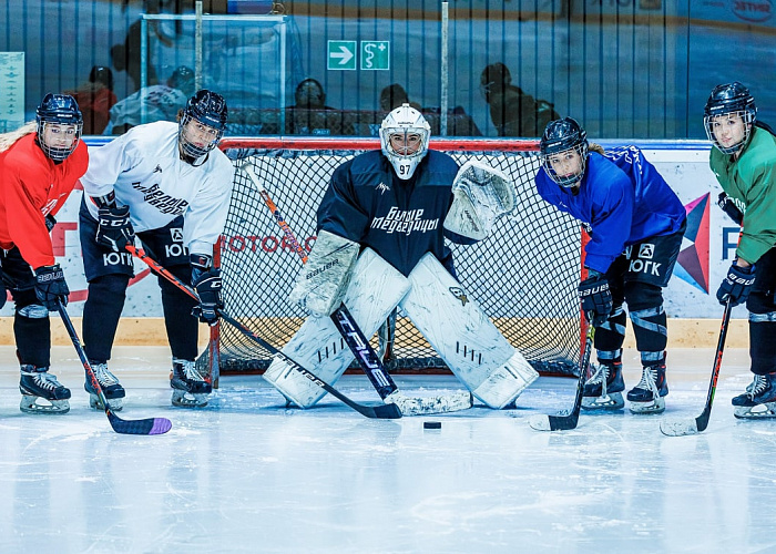 В суровом Челябинске в хоккей играют не только мужчины