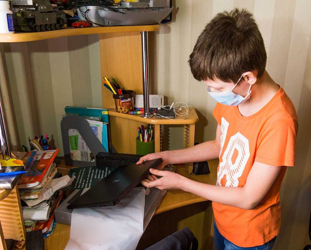 Кто и как раздает южноуральским школьникам бесплатно компьютеры 