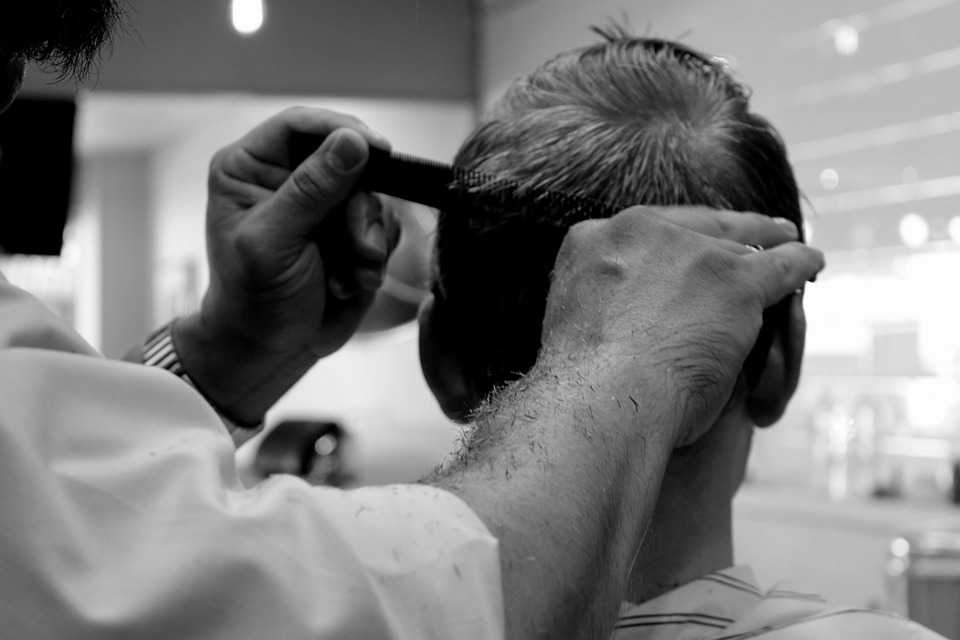 В Челябинске ослабили режим самоизоляции для парикмахеров и садоводов