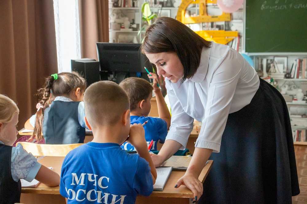 Уральских учителей-тиктокеров обвинили в неуважении к профессии
