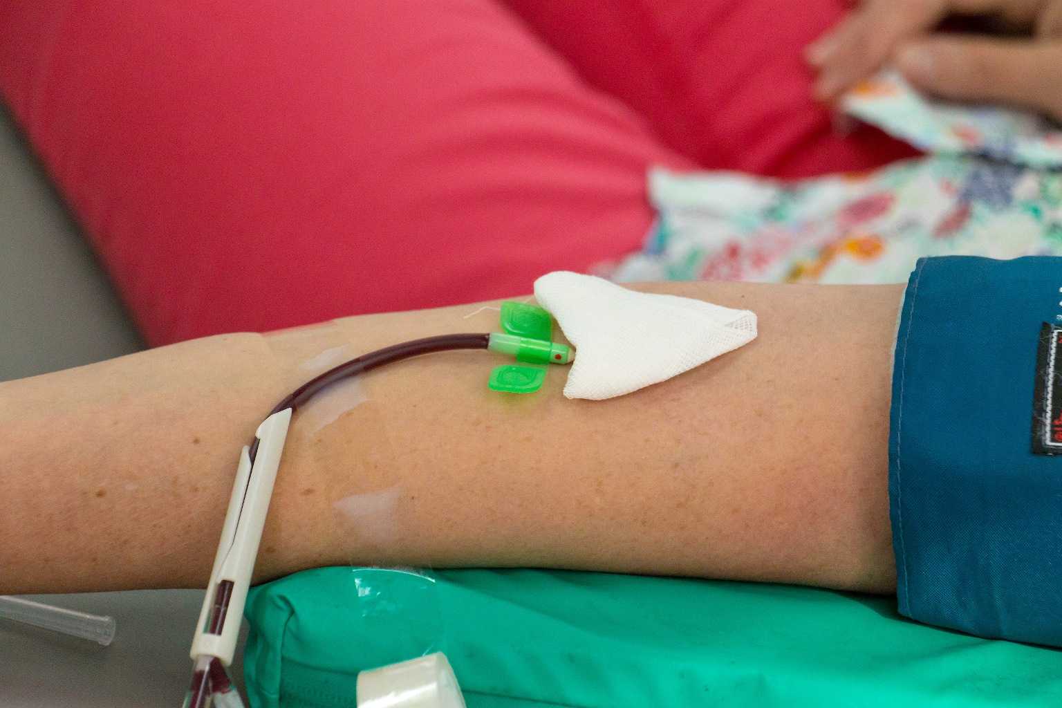 Врачи Челябинской областной станции переливания крови развеяли мифы о донорстве
