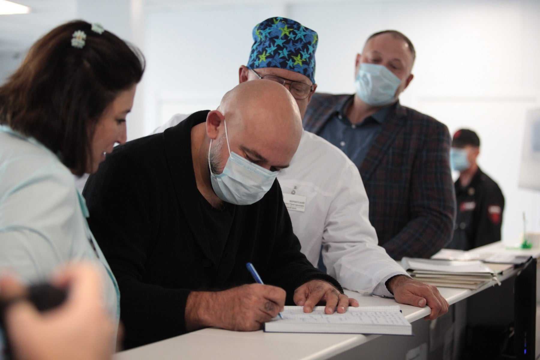 Денис Проценко побывал в «красной зоне» челябинской инфекционной больницы