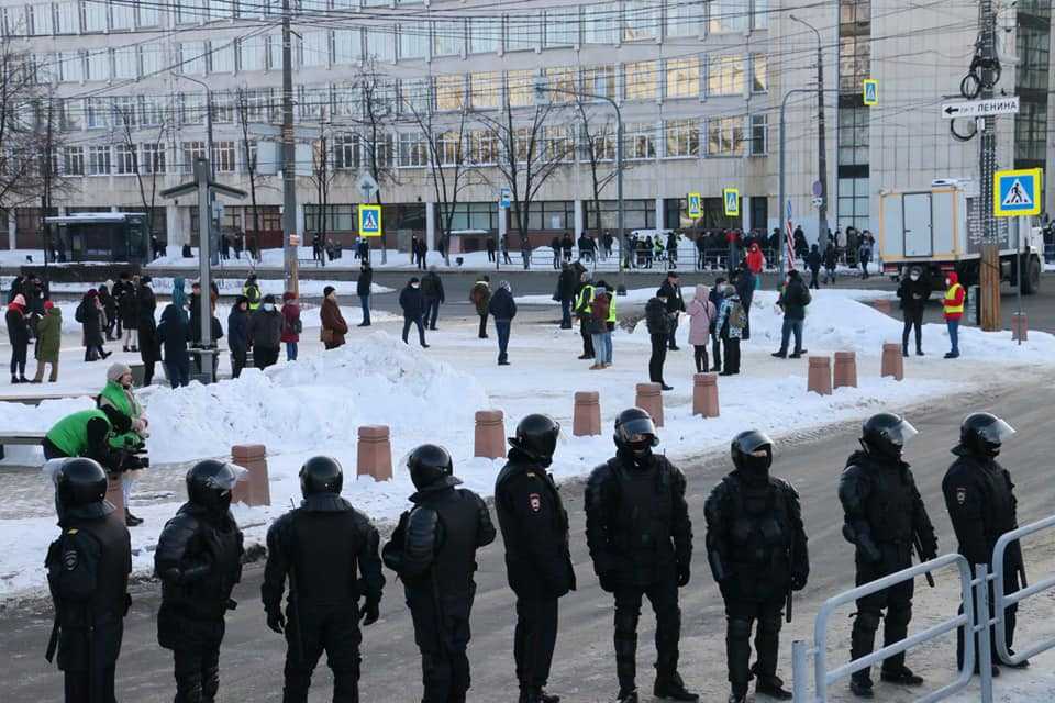 В Челябинске начались задержания агрессивных участников несанкционированной акции