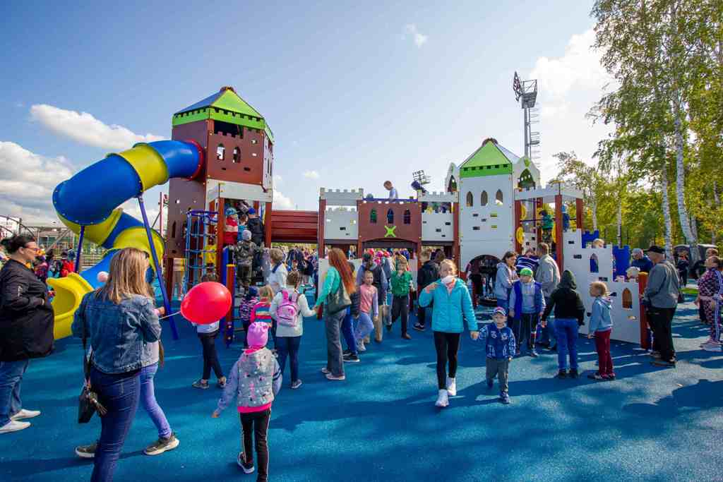 В Коркино открылась самая большая на Южном Урале детская площадка (2).jpg