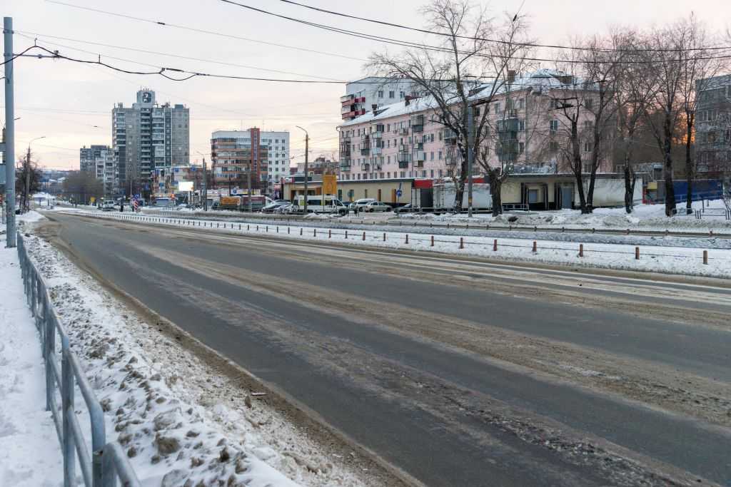 Челябинск после. Новый год на улице фото.