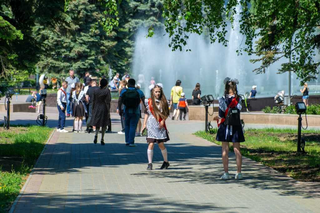 Кадры челябинска. До свидания коллектив. До свидания школа фото.