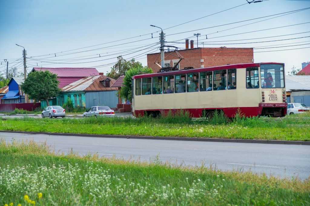 Девушки в транспорте