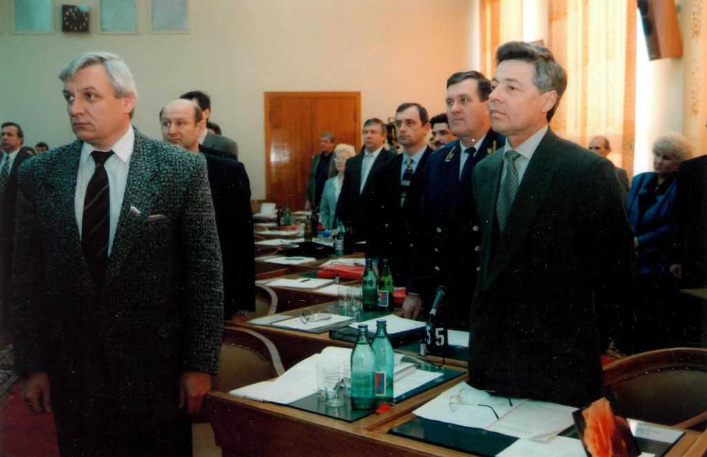 Губернатор П.И. Сумин и председатель правительства В.П. Уткин на заседаниии Законодательного собрания. 9 января 1997 г..jpg
