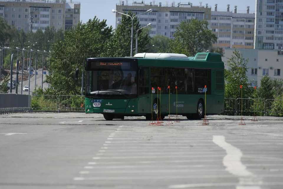 229 автобус коркино. Автобус Трехгорный Челябинск. Автобус с крыльями. Автобус Копейск Коркино.