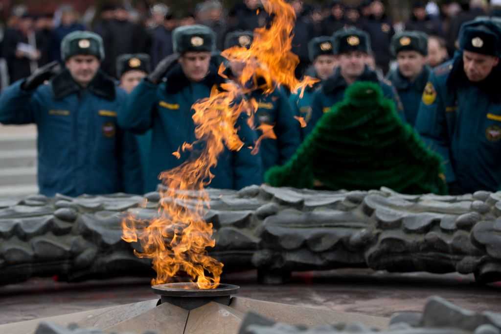 Вечный огонь челябинск фото