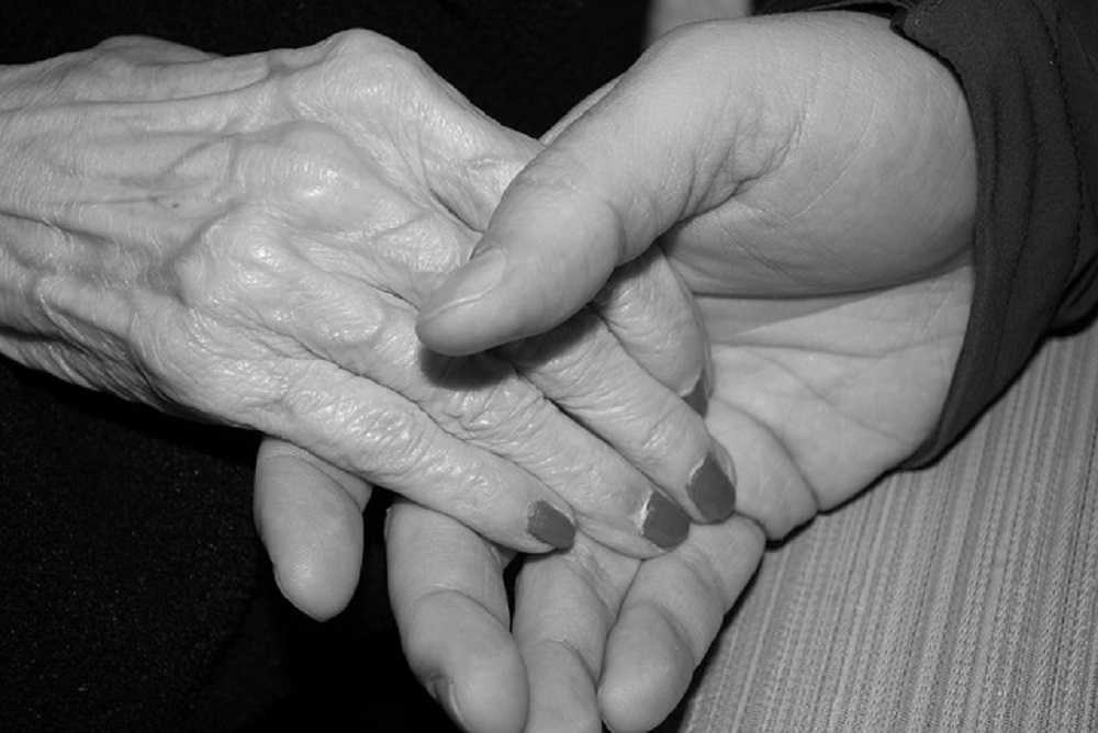 hands-578917_640.jpg