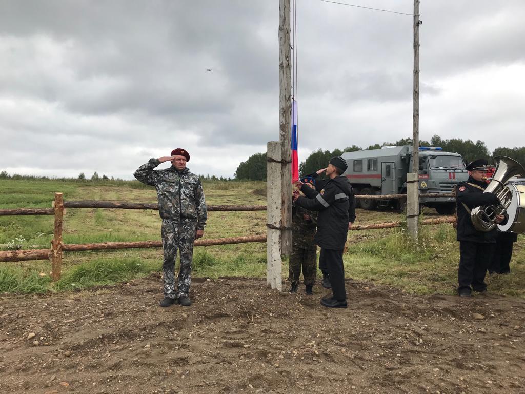 Активисты восстанавливают знамена боевых подразделений, созданных на Южном  Урале во время войны | 08.05.2024 | Челябинск - БезФормата