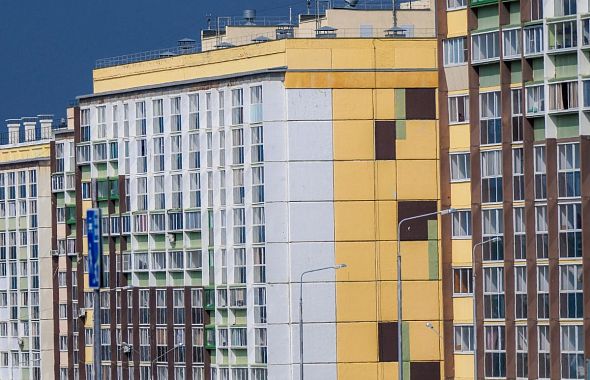 В Челябинске разбилась школьница, выпав из окна высотного дома