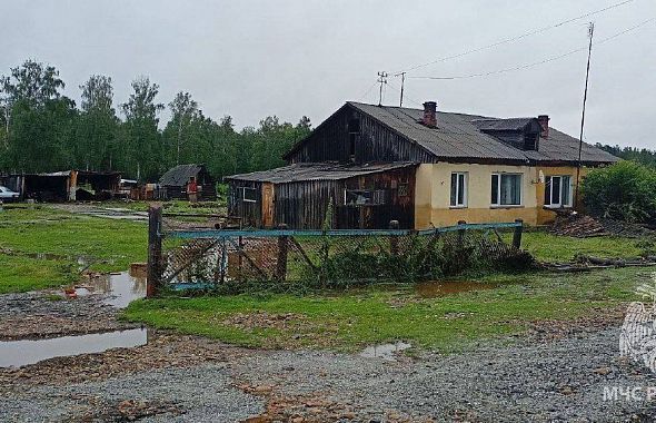 На Южном Урале вода ушла из затопленного поселка Киалим