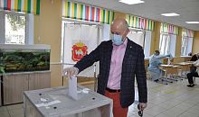 Председатель челябинского облизбиркома протестировал участок для голосования