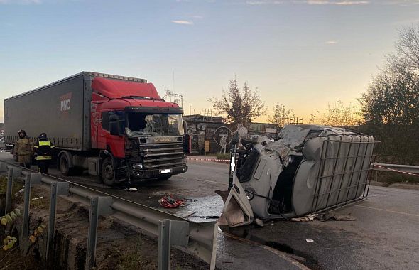 В Миассе фура снесла  «буханку»