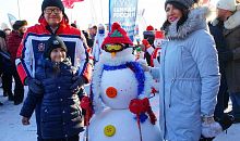 В Челябинске необычные снеговики исполняют желания детей