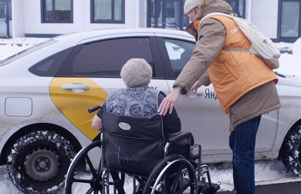 В Челябинске волонтеры спасли одинокую, пожилую женщину