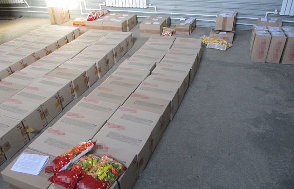 В Челябинскую область пытались завести около тонны украинских конфет