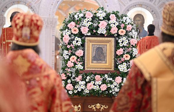 В Челябинск доставили чудотворный список Казанской иконы Божьей Матери
