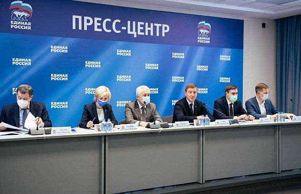 Единороссы подвели итоги первой сессии Госдумы