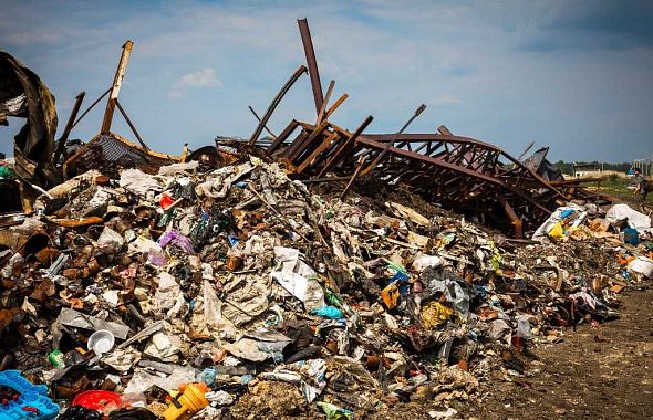 Огромная свалка мусора завалила рейтинг южноуральского мэра
